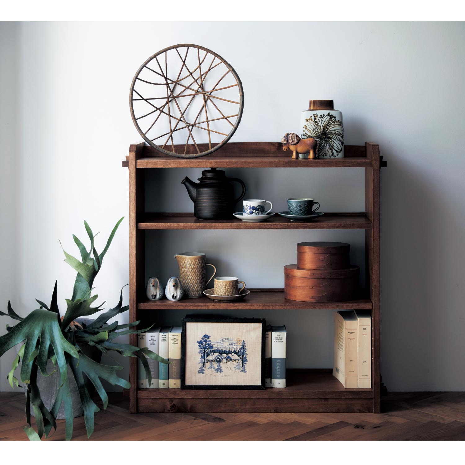 あたらしくて懐かしい。くさび棚風オープンラック使用シーン1